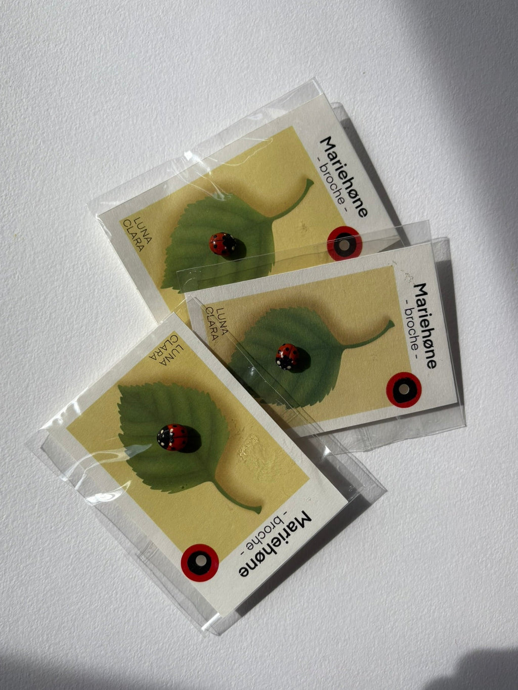 Mariehøne broche - sølv