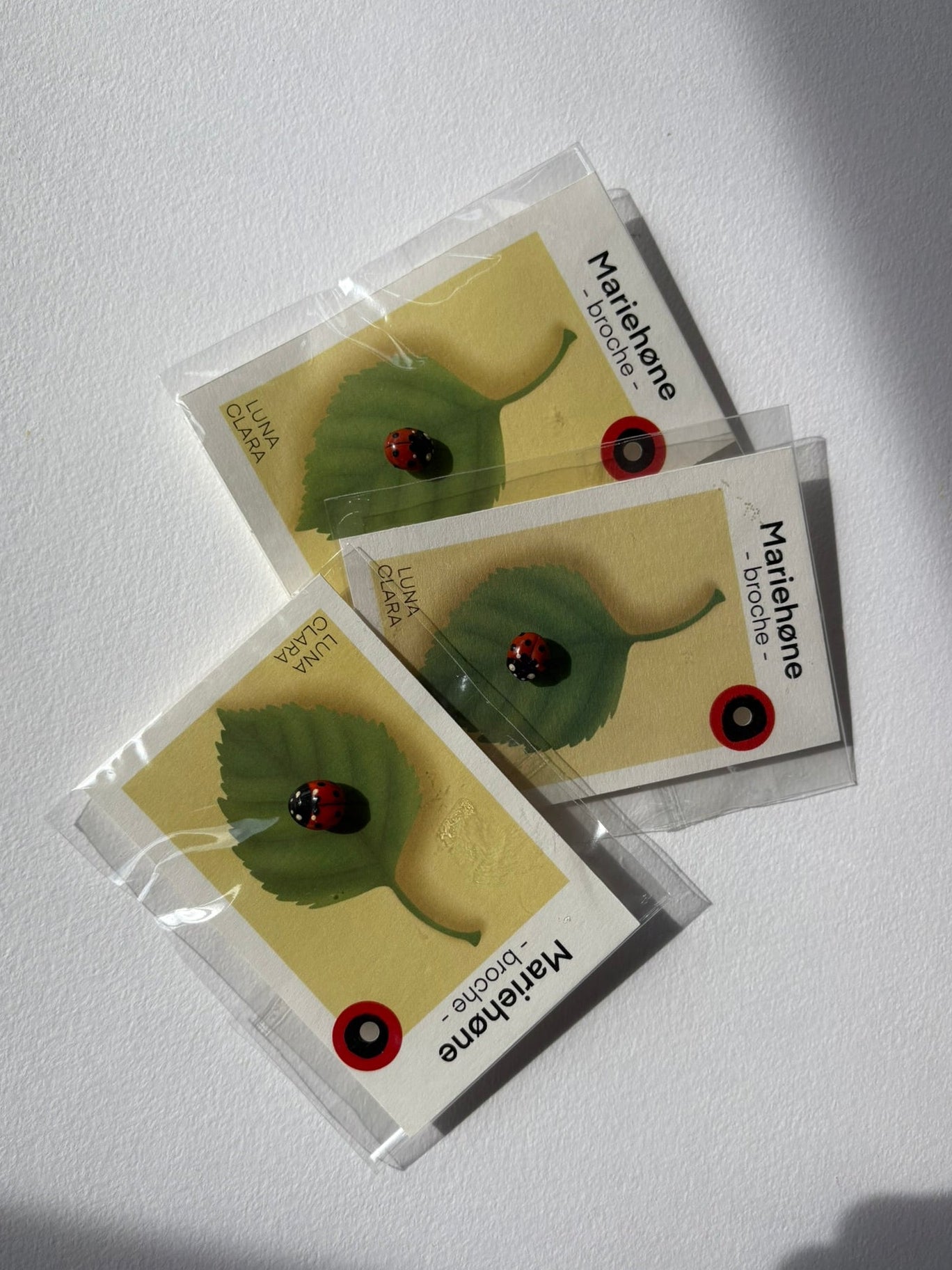Mariehøne broche - sølv