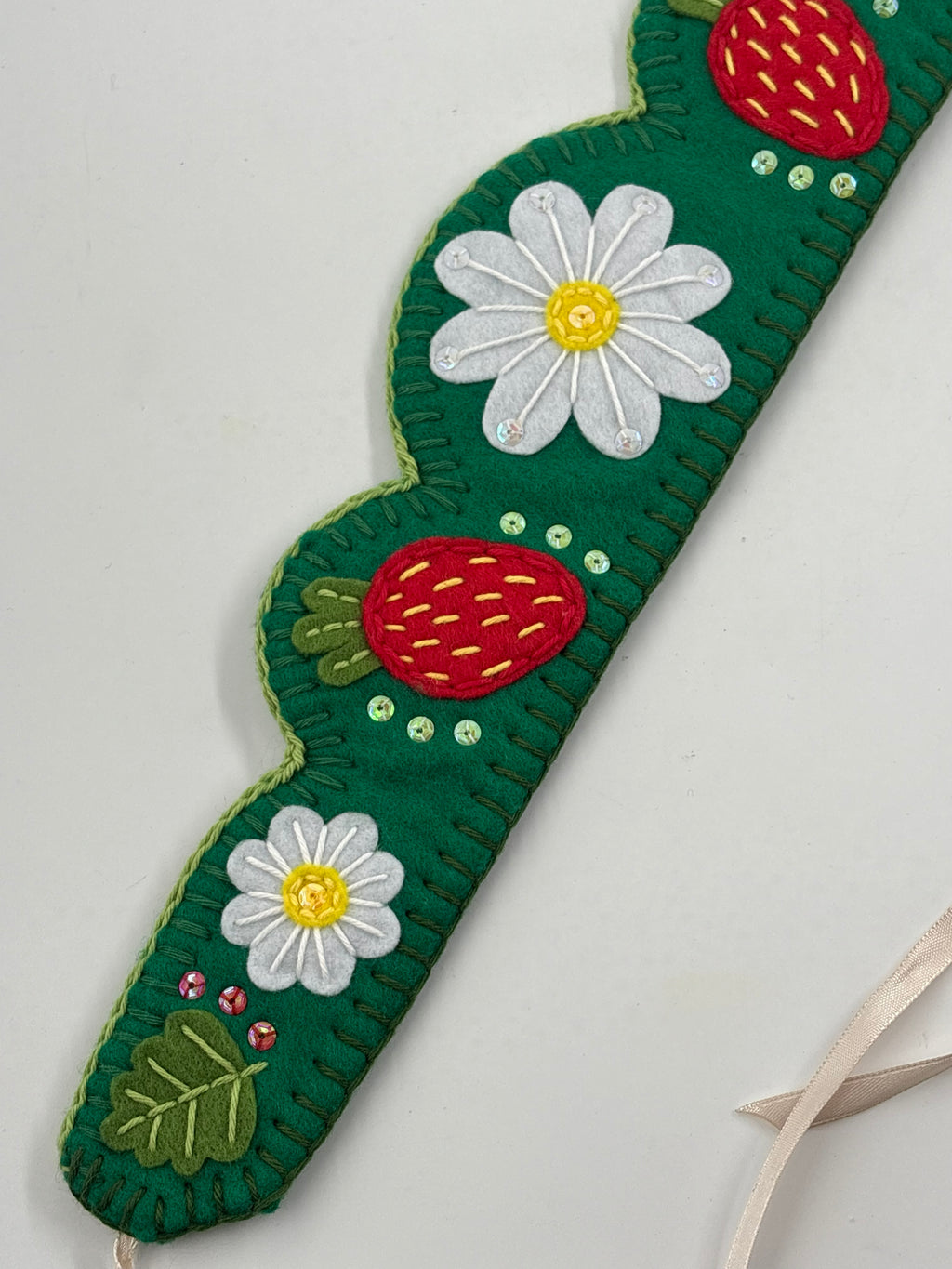 Håndlavet filtkrone - Blomster & Jordbær