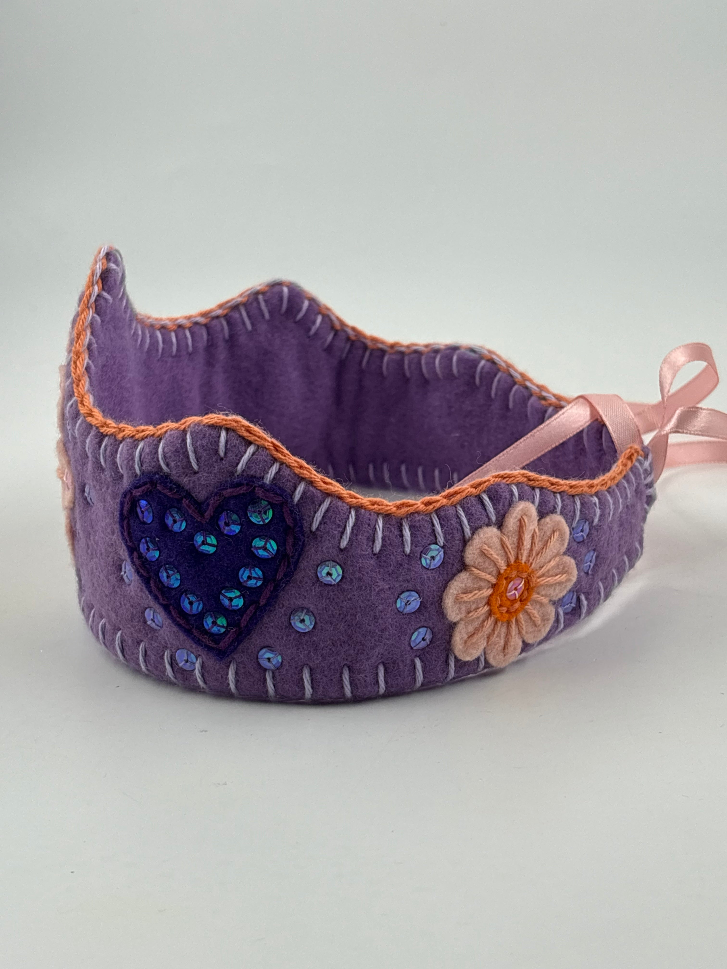 Håndlavet filtkrone - Blomst & Hjerter